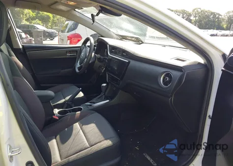 2018 Toyota Corolla Le z USA, uszkodzony, nr VIN 5YFBURHE6JP804554